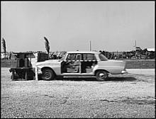 Sicherheitsentwicklung bei Mercedes-Benz, erster Mercedes-Benz Crashtest am 10. September 1959. Mit diesem Frontalaufprall eines Fahrzeugs der Baureihe W 111 (1959 bis 1965) beginnen die Crashtests von Mercedes Benz.